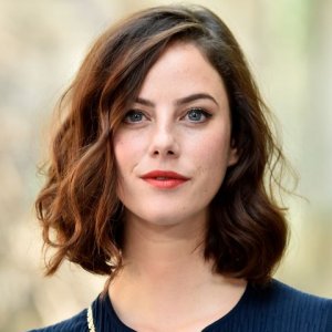 kaya-scodelario-attends-the-chanel-haute-couture-fall-news-photo-1577809501.jpg